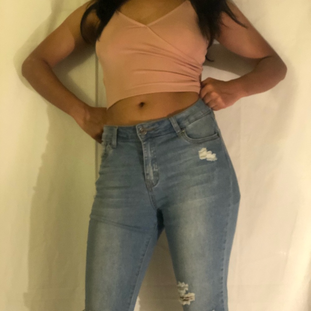 Capri Ripped Jeans - Picture 3 of 9